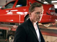 Der Wolf – Jonas Andresen (Henrik Mestad) vermisst sein Auto.