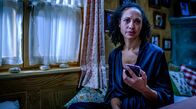 Sturm der Liebe – Nicole (Dionne Wudu) sucht verzweifelt nach einem Ausweg aus ihrem Dilemma.