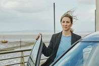 The Bay – Lisa Armstrong (Morven Christie) ist viel unterwegs. Sie muss den Mord an einem Rechtsanwalt aufklären.