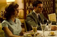 Velvet – Cristina Otegui (Manuela Velasco, li.) und Alberto Marquez (Miguel Ángel Silvestre, re.).