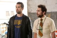 It's Always Sunny in Philadelphia – v.li.: Mac (Rob McElhenney), Charlie Kelly (Charlie Day)