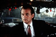 Die Geister, die ich rief ... – Der erfolgsbesessene und zynische Fernsehboss Frank Cross (Bill Murray) will aus dem zarten Weihnachtsmärchen von Charles Dickens ein blutrünstiges Actionspektakel machen, der Einschaltquoten wegen ...