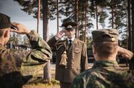 Californian Commando – Major Poljakov (Andrei Tsumak, M.) genießt als russischer Offizier ein hohes Ansehen in der Truppe und ist dafür bekannt, sich nicht so leicht überraschen zu lassen. Doch als es soweit ist, kann auch der erfahrene Major seine Begeisterung nicht verstecken.