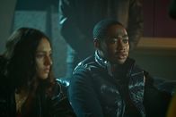 The Outlaws – Christian (Gamba Cole) und Rani (Rhianne Barreto) geraten tiefer ins Drogen-Geschäft als ihnen lieb ist.