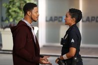 The Rookie – Harper (Mekia Cox) besteht darauf mit James (Arjay Smith) ein Gespräch unter vier Augen zu führen. Dabei muss Harper ihm ein Geständnis machen.