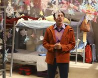 The Middle – Stattet Sue im Collage einen Überraschungsbesuch ab: Brad (Brock Ciarlelli) ...