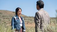 Yellowstone – Monica Dutton (Kelsey Asbille) und Thomas Rainwater (Gil Birmingham)