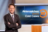 Aktenzeichen XY... Cold Cases – Rudi Cerne im Studio.