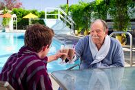 The Goldbergs – L-R: Adam Goldberg (Sean Giambrone), Albert 'Pops' Solomon (George Segal)