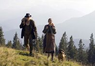 Die Geschichte vom Brandner Kaspar – Der Brandner Kaspar (Franz Xaver Kroetz) und seine Enkelin Nannerl (Lisa Maria Potthoff) bewirtschaften einen kleinen Hof.