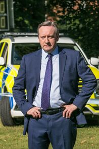 Inspector Barnaby – DCI John Barnaby (Neil Dudgeon) ermittelt im Fall des getöteten Besitzers eines Rugby-Clubs und erinnert sich bei dieser Gelegenheit gern an seine Zeit als aktiver Spieler.