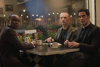 The Exorcist – Gut oder Böse, Leben oder Tod: Auf Pater Bennett (Kurt Egyiawan, l.), Pater Marcus (Ben Daniels, M.) und Pater Tomas (Alfonso Herrera, r.) wartet ein grauenvoller Showdown mit den Dämonen ...