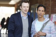 Community – Eine ganz besondere Lerngruppe: Jeff (Joel McHale, l.) und Abed (Danny Pudi, r.) ...