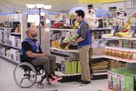 Superstore – Garrett (Colton Dunn, l.); Jonah (Ben Feldman, r.)