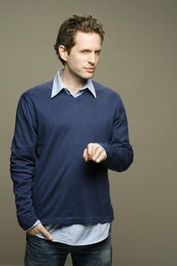 It's Always Sunny in Philadelphia – (3. Staffel) - Dennis (Glenn Howerton) ist der Zwillingsbruder von Dee und Mitbesitzer des Paddy's. Er legt besonderen Wert auf seine Kleidung und ist nach seiner eigenen Einschätzung unwiderstehlich ...