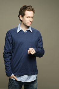 It's Always Sunny in Philadelphia – (3. Staffel) - Dennis (Glenn Howerton) ist der Zwillingsbruder von Dee und Mitbesitzer des Paddy's. Er legt besonderen Wert auf seine Kleidung und ist nach seiner eigenen Einschätzung unwiderstehlich ...