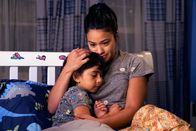 Jane the Virgin – Elias Janssen (Matteo), Gina Rodriguez (Jane Gloriana Villanueva).
