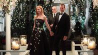 Suits – Wenn Träume wahr werden: nach so vielen Jahren finden Donna (Sarah Rafferty, l.) und Harvey (Gabriel Macht, r.) als Liebespaar zueinander. Spontan krönen sie ihre Liebe mit ihrer Vermählung.