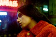 Die Entführung – Nach ihrer Trennung verbringt Lydia (Hafsia Herzi) ihre Nächte mit Busfahrten und ziellosen Wanderungen.