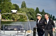 WaPo Bodensee – Nele Fehrenbach (Floriane Daniel, l.) und ihr Kollege Andreas Rambach (Ole Puppe, r.) im Einsatz.