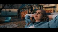 Himbeeren mit Senf – Meeri (Leni Deschner) träumt von der Liebe.