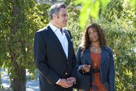 Single Parents – L-R: Douglas Fogerty (Brad Garrett) and Poppy Banks (Kimrie Lewis)