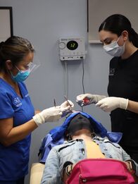 Dr. Pimple Popper – Dr. Sandra Lee performs sugery on Krystal W. forehead cyst with the aid of her assistant, Janet C.
