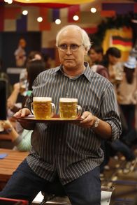 Community – Deutsche Studenten beschlagnahmen den Studienraum der Lerngruppe. Doch Rache ist bekanntlich süß und auch Pierce (Chevy Chase) hilft der Bande ihr Territorium zurückzugewinnen ...