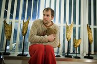 Der letzte Bulle – Wer hat die junge Lehrerin umgebracht? War es der kontaktscheue, einsame Arne Pohl (Thomas Limpinsel), der Julia ständig anrief und ihr heimlich auf die Kuschelparty folgte, weil er in sie verliebt war?; Wer hat die junge Lehrerin umgebracht? War es der kontaktscheue, einsame Arne Pohl (Thomas Limpinsel), der Julia ständig anrief und ihr heimlich auf die Kuschelparty folgte, weil er in sie verliebt war?