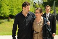 Sturm der Liebe – ARD STURM DER LIEBE FOLGE 1336 Uhr im ERSTEN. Sibylle (Julia Mitrici, M.) erteilt Xaver (Jan van Weyde, r.) eine Abfuhr, und bekennt sich zu Jacob (Andreas Thiele, l.).