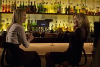 American Horror Story – Lässt sich Cordelia (Sarah Paulson, l.) von ihrer Mutter Fiona (Jessica Lange, r.) tatsächlich blenden?; Lässt sich Cordelia (Sarah Paulson, l.) von ihrer Mutter Fiona (Jessica Lange, r.) tatsächlich blenden?