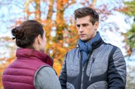 Sturm der Liebe – Romy (Désirée von Delft, l.) und Paul (Sandro Kirtzel, r.) planen einen würdevollen Abschied.