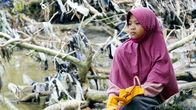 Die Recyclinglüge – Nina, ein 12-jähriges Mädchen aus Surabaya, Indonesien, kämpft gegen die Plastikverschmutzung.