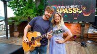 Verstehen Sie Spaß? – Barbara Schöneberger und Samu Haber.