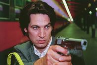 Kommissar Rex – Kommissar Richie Moser (Tobias Moretti) auf Mörderjagd am Bahnhof.