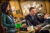Elementary – Ermitteln in einem neuen Fall: Sherlock Holmes (Jonny Lee Miller, r.) und Dr. Joan Watson (Lucy Liu, l.) ...