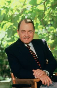 Magnum – Unter der strengen Aufsicht des Hausverwalters Jonathan Higgins (John Hillerman), einem früheren Soldaten der britischen Armee, versucht Magnum, die ihm zugedachten Privilegien immer weiter auszureizen ...