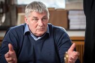 Der letzte Bulle – Fleißig, sparsam und korrekt: Oder täuscht das Bild, das der alteingesessene Wursthersteller Kurt Heinziger (Heinz Hoenig) vermittelt.