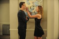 How I Met Your Mother – Marshall (Jason Segel, l.) muss sich von Shelly (Eva Amurri Martino, r.) ohrfeigen lassen, um den "Slap of a Million Exploding Suns" zu erlernen ...