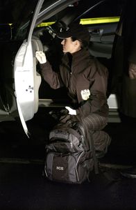 Navy CIS – Am Fundort der Leiche findet Kate (Sasha Alexander) Zigarettenreste - ein möglicher Hinweis auf den Mörder von Lambert?
