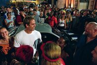 2 Fast 2 Furious – v.l.) und sein Freund Roman vom FBI angeheuert, um einen brutalen Gangsterboss vom Thron zu stoßen.