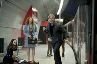 Tatort – Die Täter flüchten: Gerade selbst von der U-Bahn überrollt, schafft es Kommissar Max Ballauf (Klaus J. Behrendt) nicht, diejenigen aufzuhalten, die ihn aufs Gleisbett gestoßen haben.