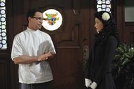 American Horror Story – 1947: Zahnarzt Dr. Curran (Joshua Malina, l.) weiß nicht so recht, ob er das unmoralische Angebot der attraktiven Elizabeth Short (Mena Suvari, r.) annehmen soll ...