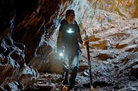 Haunted Places – Dem Dunkel auf der Spur – Fledermausforscherin Georgiana Marginean steigt in die geheimnisvollen Tiefen einer Höhle der Karpaten hinab.