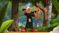 Die Schlümpfe – Gargamel hat Azrael ein Amulett auf die Stirn geklebt, mit dem der Kater fliegen kann.