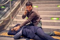 Heldt – Kommissar Heldts (Kai Schumann) feucht-fröhlicher Abend mit Kumpel Achmed endet mit einem Schock: Vor seinen Augen wurde eine junge Frau, Sabrina Bergmann (Penelope Frego), die U-Bahn-Treppe hinuntergestoßen.
