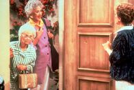 Golden Girls – L-R: Sophia Petrillo (Estelle Getty), Dorothy Zbornak (Bea Arthur), Blanche Devereaux (Rue McClanahan)
