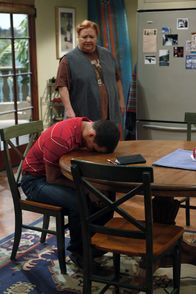 Two and a Half Men – Berta (Conchata Ferrell) und Alan (Jon Cryer)