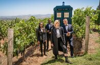 Doctor Who – Yaz (Mandip Gill), Ryan (Tosin Cole), The Doctor (Jodie Whittaker) und Graham (Bradley Walsh)