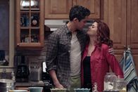 Detective Laura Diamond – Wird Tony (Neal Bledsoe, l.) der Auserwählte von Laura (Debra Messing, r.) oder hat doch Jake die Nase vorne?; Wird Tony (Neal Bledsoe, l.) der Auserwählte von Laura (Debra Messing, r.) oder hat doch Jake die Nase vorne?